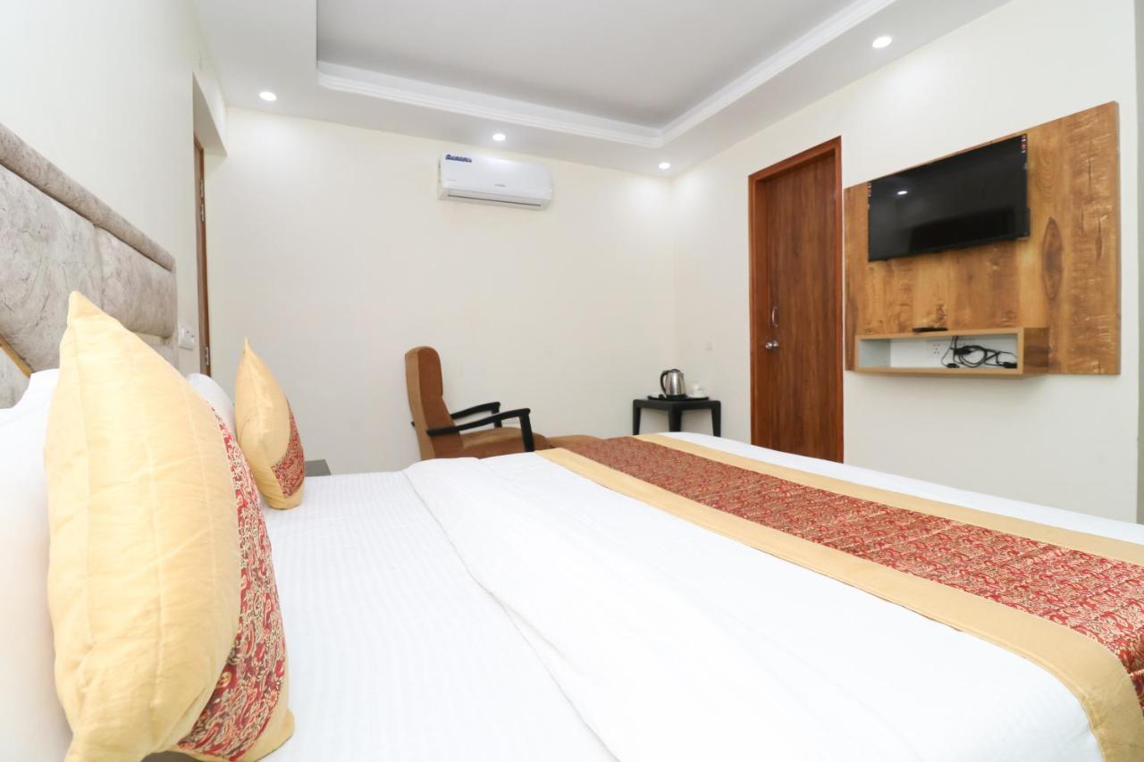 Hotel Belwood Suites - Near New Delhi Airport Buitenkant foto