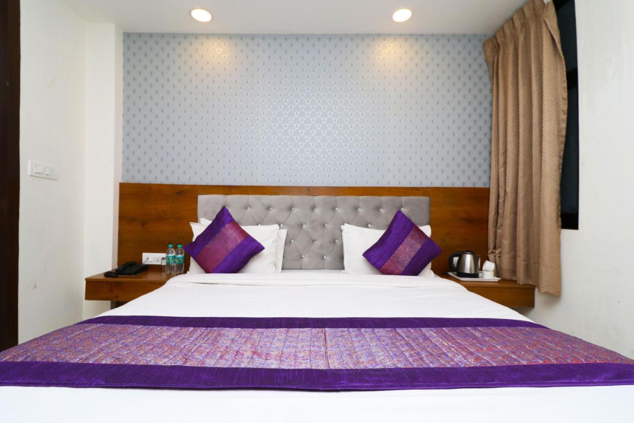 Hotel Belwood Suites - Near New Delhi Airport Buitenkant foto