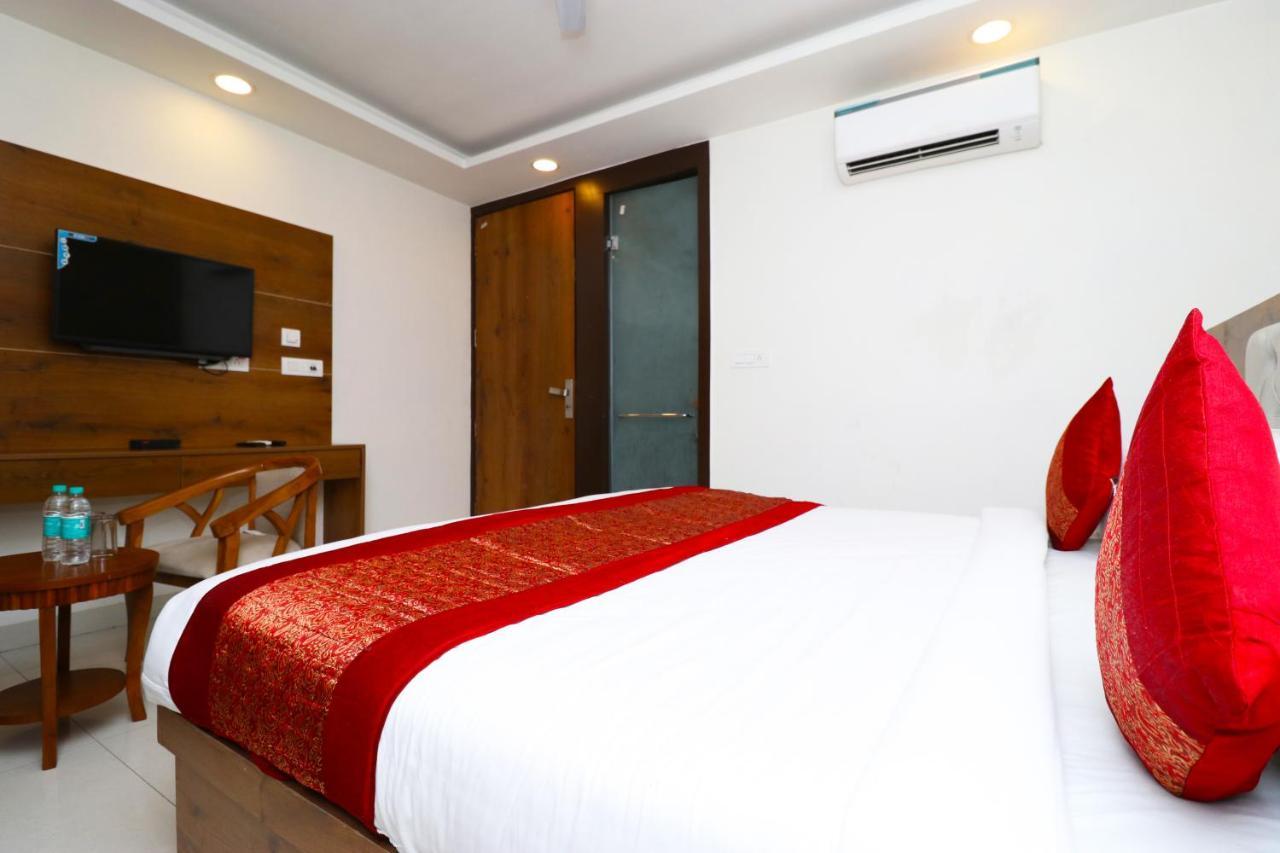 Hotel Belwood Suites - Near New Delhi Airport Buitenkant foto